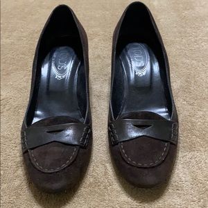 SOLD Tods brown suede pumps perfect for winter